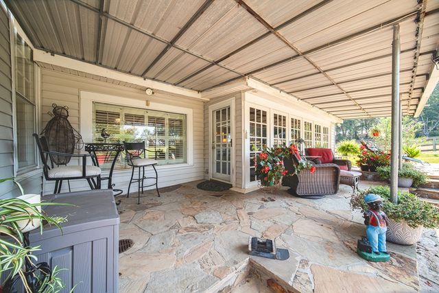 333 Shoemaker Road, West Point, GA 31833