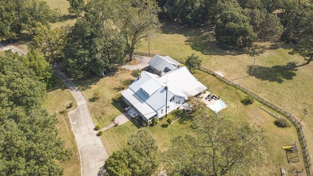 333 Shoemaker Road, West Point, GA 31833