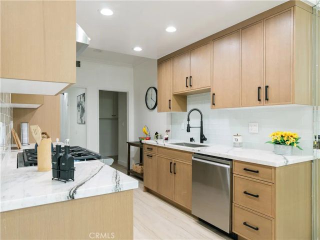 1944 Glendon 209, Los Angeles, CA 90025