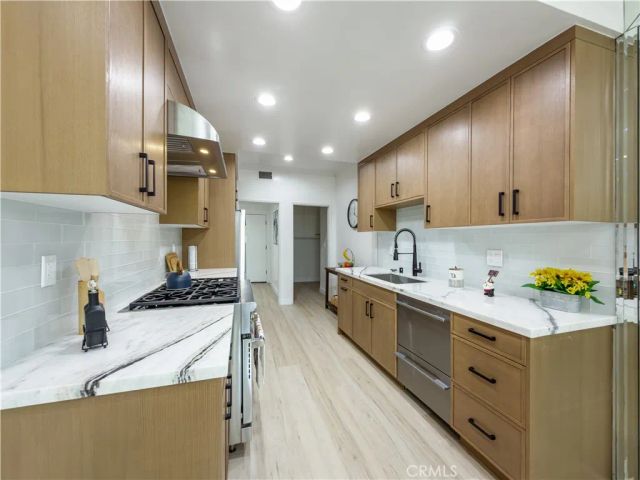 1944 Glendon 209, Los Angeles, CA 90025