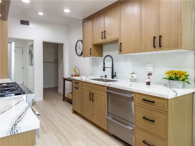 1944 Glendon 209, Los Angeles, CA 90025