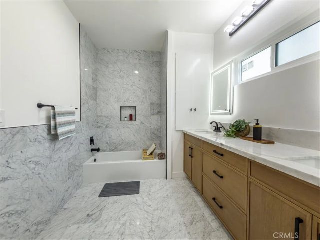 1944 Glendon 209, Los Angeles, CA 90025