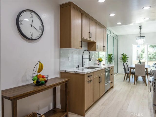 1944 Glendon 209, Los Angeles, CA 90025