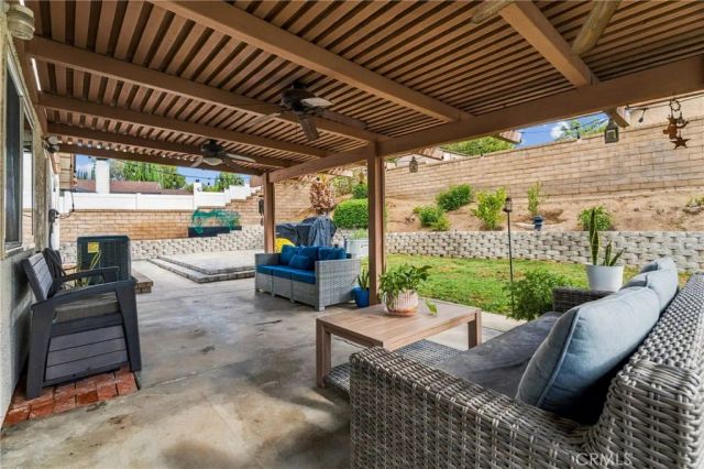 20755 Benz, Saugus, CA 91350