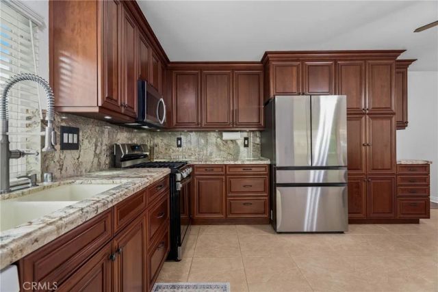 20755 Benz, Saugus, CA 91350