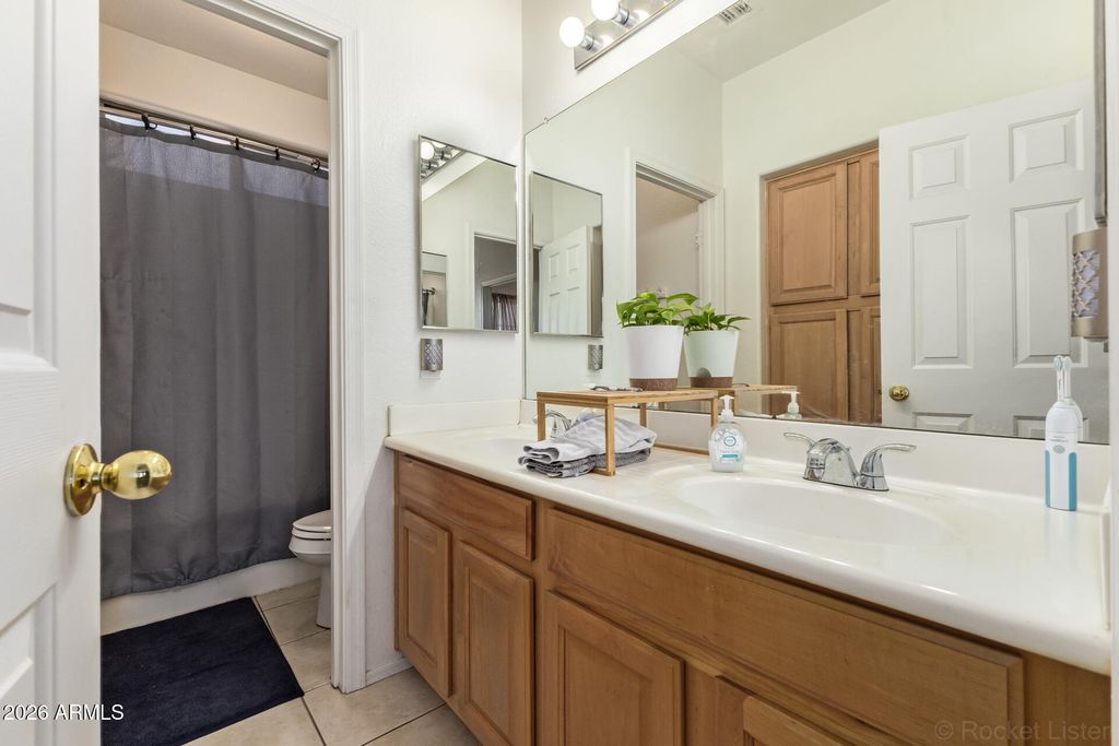 Image 11 of property listing at 9904 E Keats Avenue, Mesa, AZ 85209