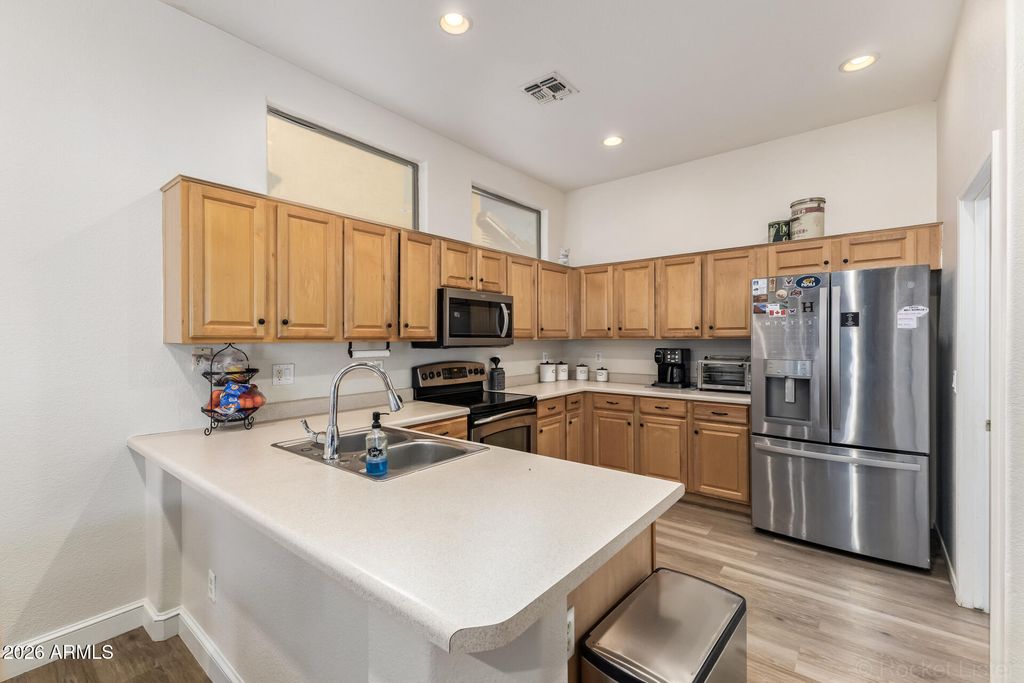 Image 6 of property listing at 9904 E Keats Avenue, Mesa, AZ 85209