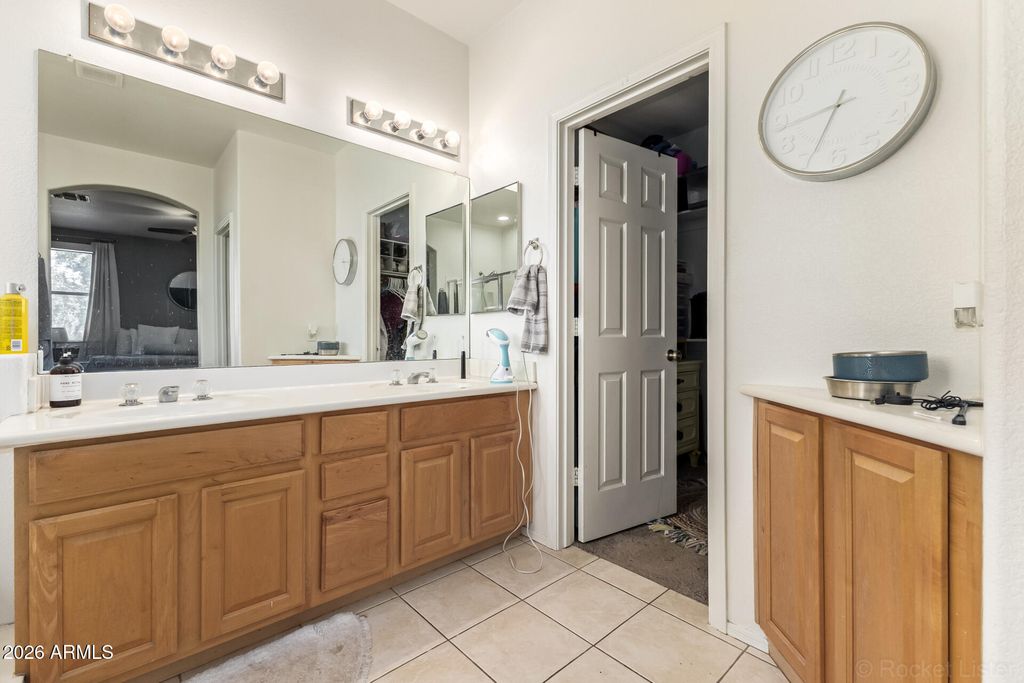 Image 9 of property listing at 9904 E Keats Avenue, Mesa, AZ 85209