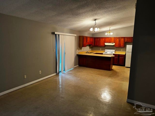 8210 Kipling St D, Pensacola, FL 32514