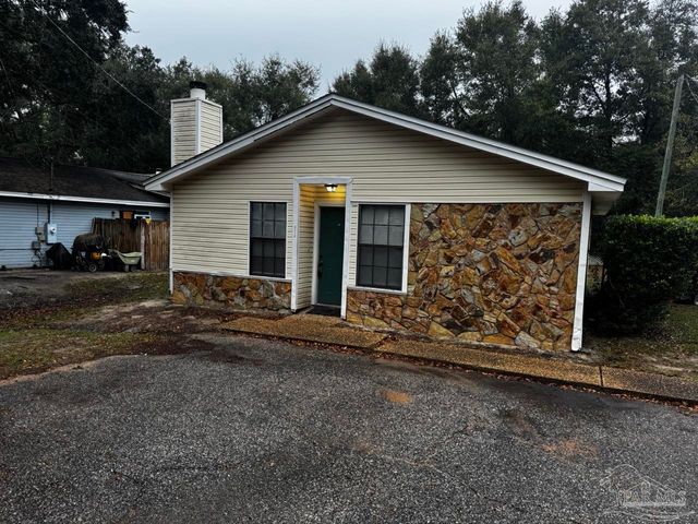 8210 Kipling St D, Pensacola, FL 32514