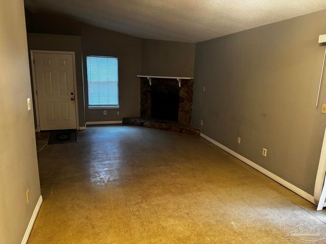 8210 Kipling St D, Pensacola, FL 32514