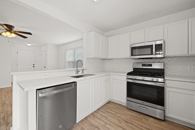 105 Stanford DR, Leander, TX 78641