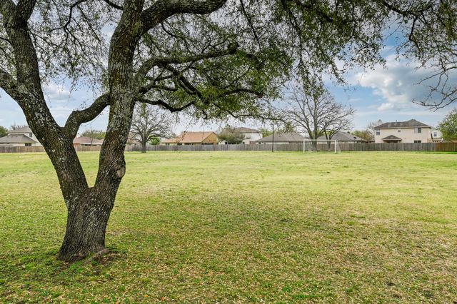105 Stanford DR, Leander, TX 78641