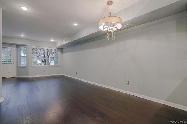 203 Park Ridge Lane, White Plains, NY 10603