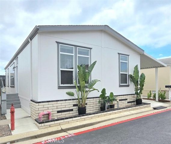 21851 Newland Street 44, Huntington Beach, IL 62646