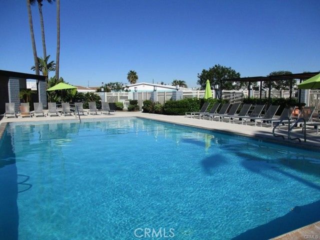 21851 Newland Street 44, Huntington Beach, IL 62646