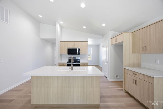 14113 Shiny Spruce St, Caldwell, ID 83607