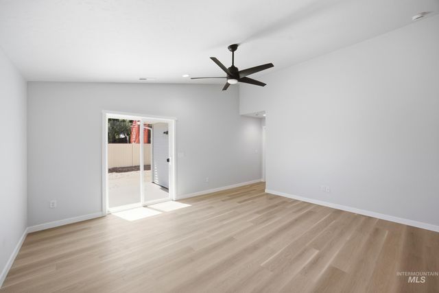 14113 Shiny Spruce St, Caldwell, ID 83607