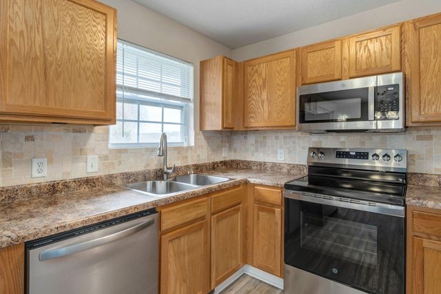 2541 W Brook Ridge Street, Springfield, MO 65803