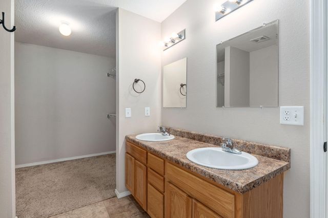 2541 W Brook Ridge Street, Springfield, MO 65803