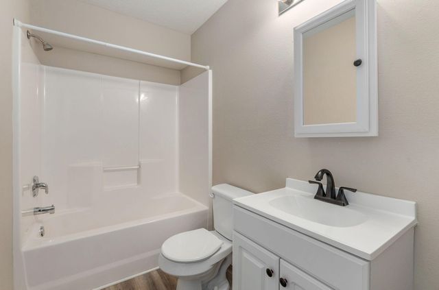 2541 W Brook Ridge Street, Springfield, MO 65803