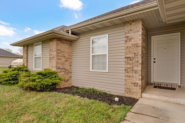 2541 W Brook Ridge Street, Springfield, MO 65803