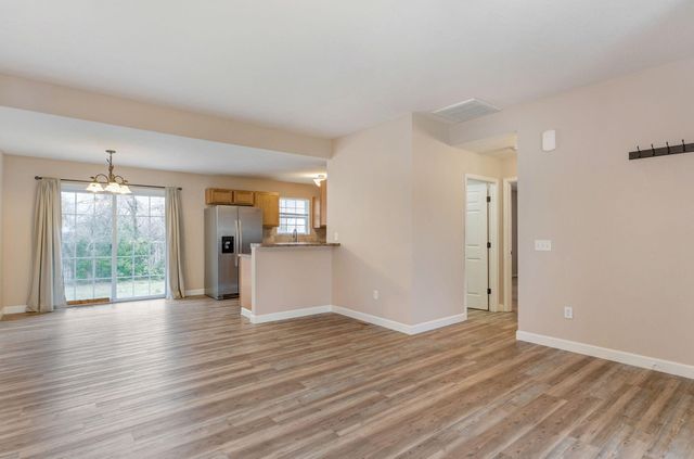 2541 W Brook Ridge Street, Springfield, MO 65803