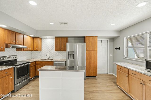 1552 Dowse Court NE, Palm Bay, FL 32905