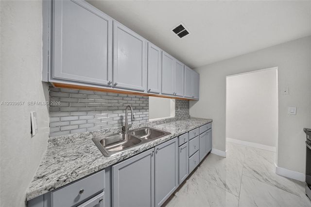 3856 NW 207 ST RD, Miami Gardens, FL 33055