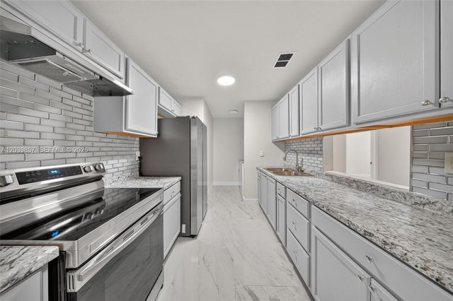 3856 NW 207 ST RD, Miami Gardens, FL 33055