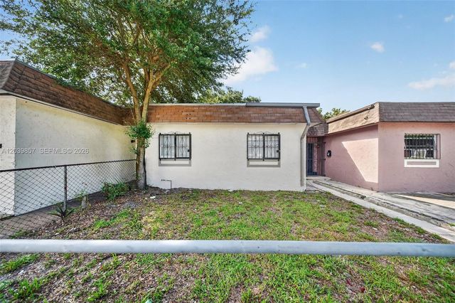 3856 NW 207 ST RD, Miami Gardens, FL 33055
