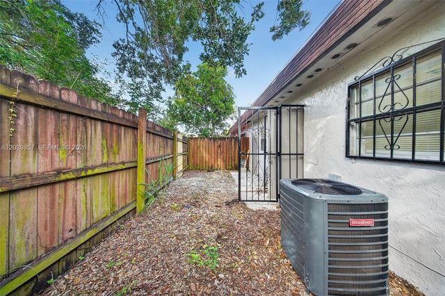 3856 NW 207 ST RD, Miami Gardens, FL 33055