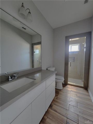 805 W Los Tesoros Drive 2, Pharr, TX 78577