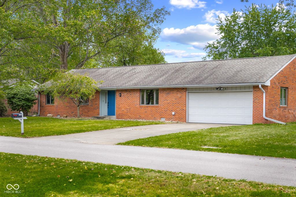 1045 Driftwood Avenue, Columbus, IN 47203