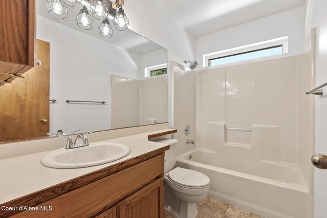 370 S Glenwood Dr, Post Falls, ID 83854