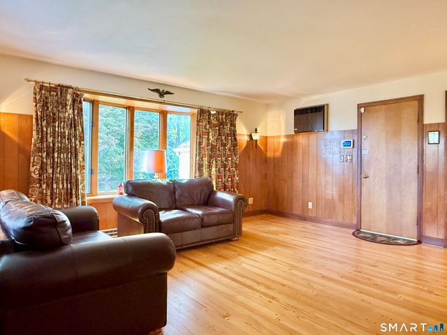 16 Aron Avenue, Waterbury, CT 06708