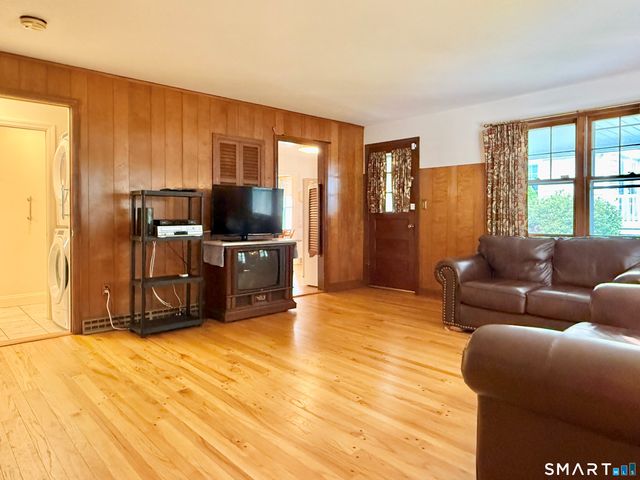 16 Aron Avenue, Waterbury, CT 06708