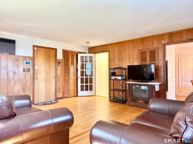 16 Aron Avenue, Waterbury, CT 06708