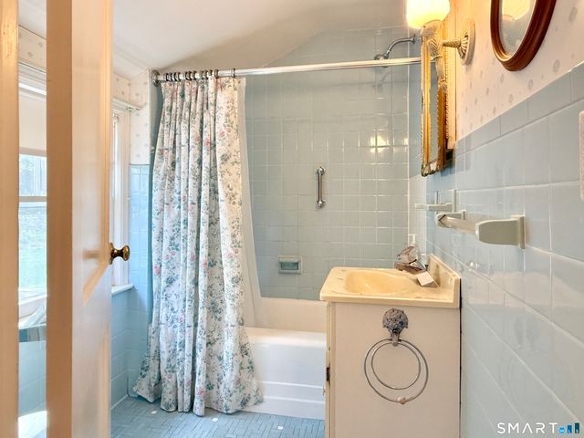 16 Aron Avenue, Waterbury, CT 06708