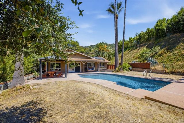 1900 Sherer Lane, Glendale, CA 91208