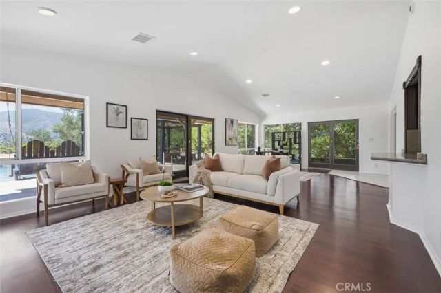 1900 Sherer Lane, Glendale, CA 91208