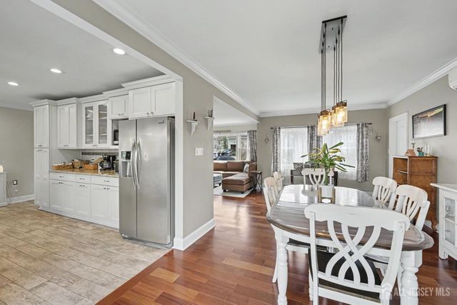 70 Oxford Road, Colonia, NJ 07067