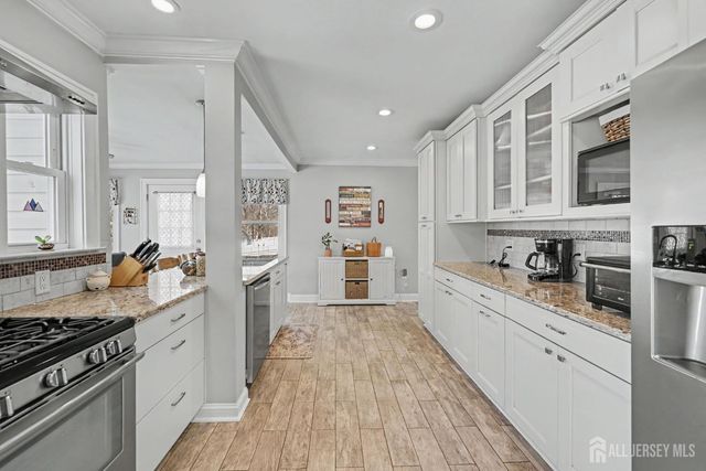 70 Oxford Road, Colonia, NJ 07067