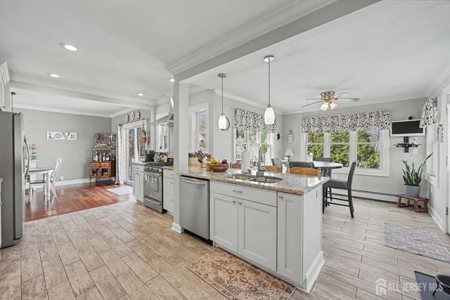 70 Oxford Road, Colonia, NJ 07067