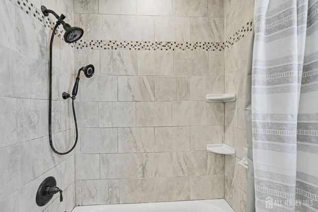 70 Oxford Road, Colonia, NJ 07067