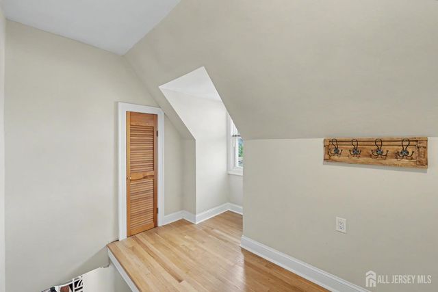 70 Oxford Road, Colonia, NJ 07067