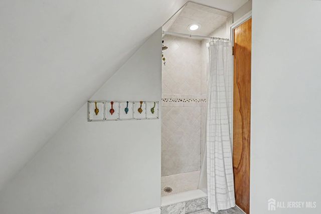 70 Oxford Road, Colonia, NJ 07067