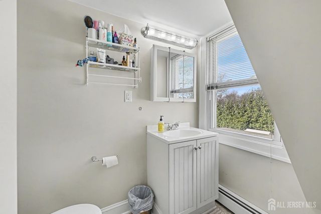 70 Oxford Road, Colonia, NJ 07067