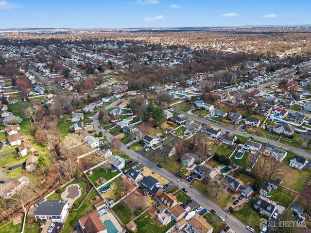 70 Oxford Road, Colonia, NJ 07067