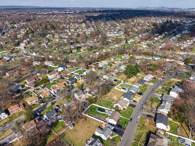 70 Oxford Road, Colonia, NJ 07067